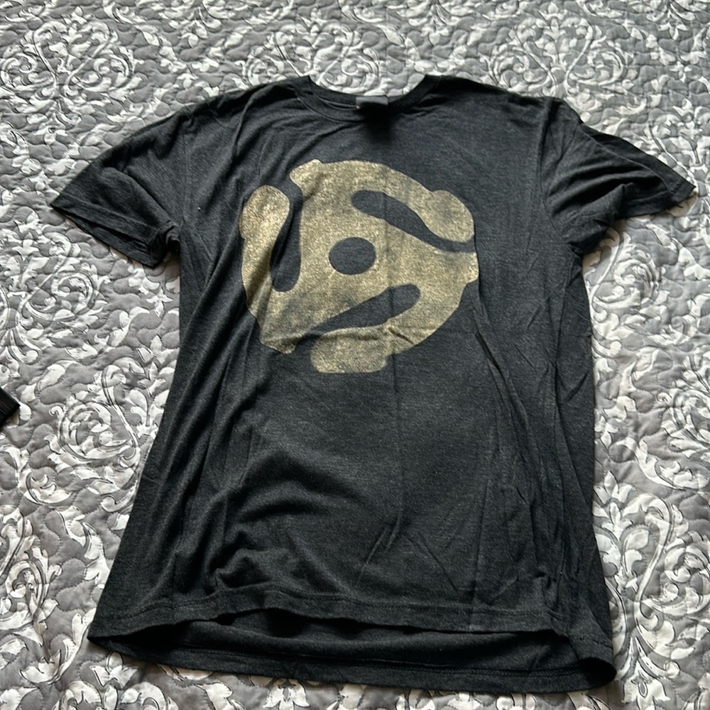 Men’s size medium Rock and Roll Hall of fame Graphic t-shirt